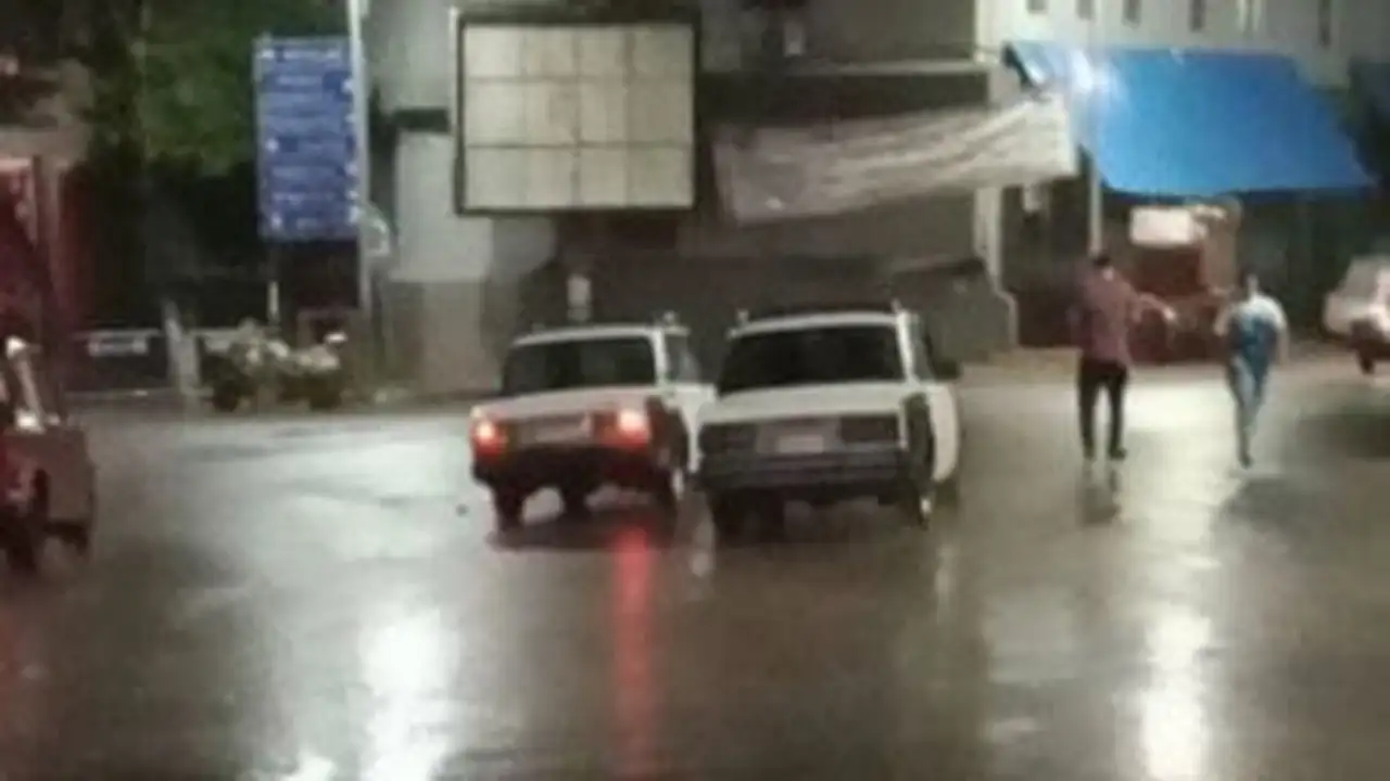 الأرصاد تحذر من أمطار رعدية ورياح شديدة تتسبب في تدهور الرؤية بالبلاد